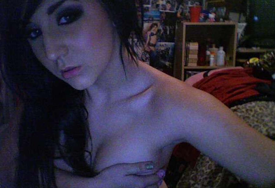 15P Wild and sexy emo chicks