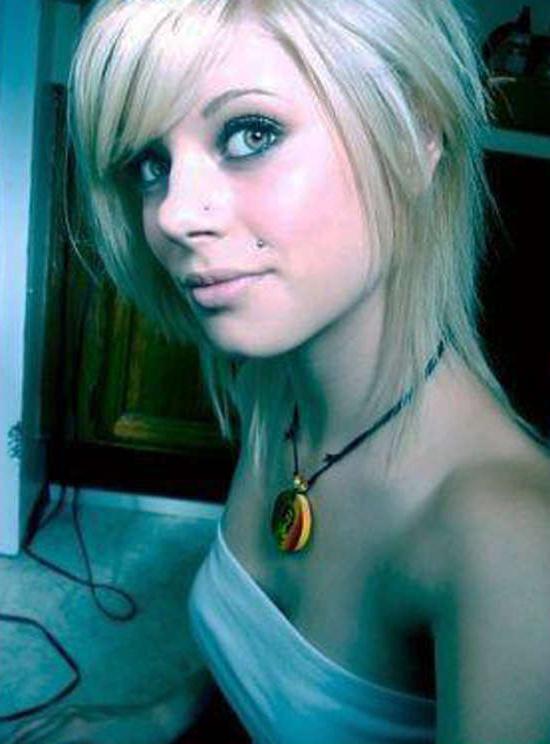 16P Picture set of gorgeous emo girlfriends