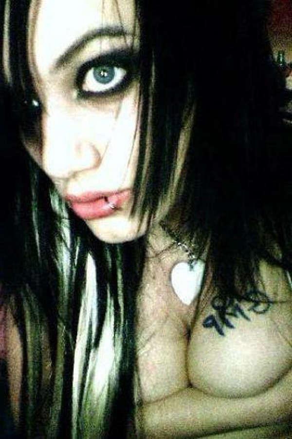 16P Picture set of gorgeous emo girlfriends