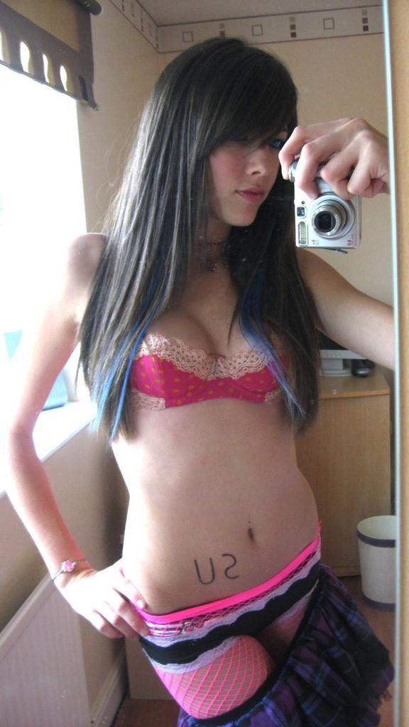15P Sexy self-shooting emo chicks