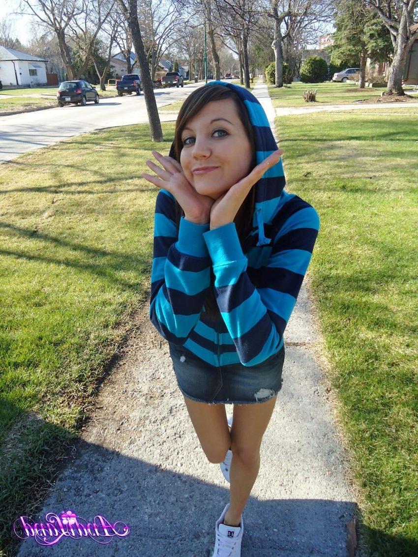 8P Pretty teen spreading her pussy and teasing on a swing