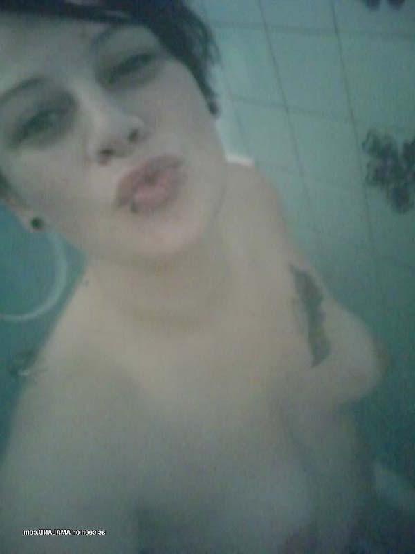 15P Amateur hot-assed tattooed emo babe