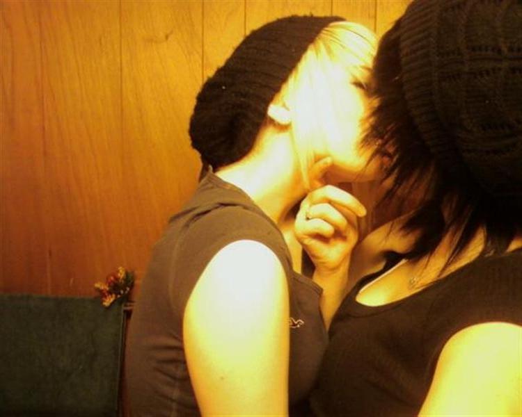 16P Lesbian emo chicks naughty pics