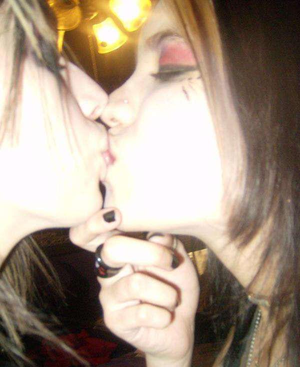 15P Hot and sexy emo amateur chicks