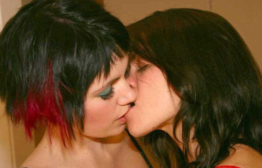 15P Hot and sexy emo amateur chicks