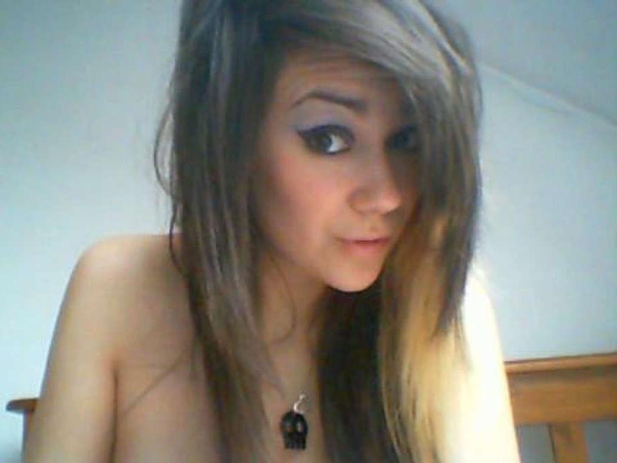15P Hot and sexy emo amateur chicks