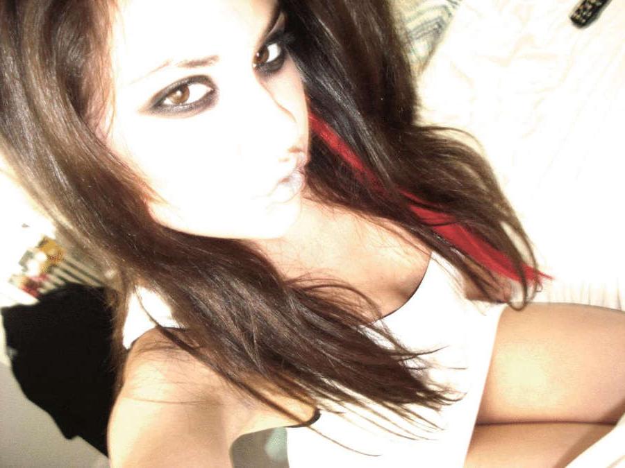 15P Hot emo girls' selfpics