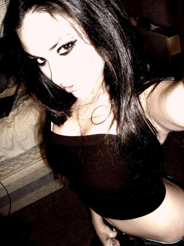 15P Hot emo girls' selfpics