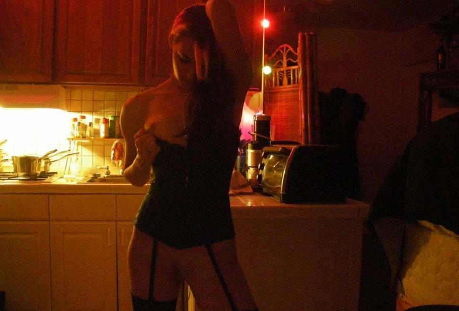16P Emo slut in her hot lingerie