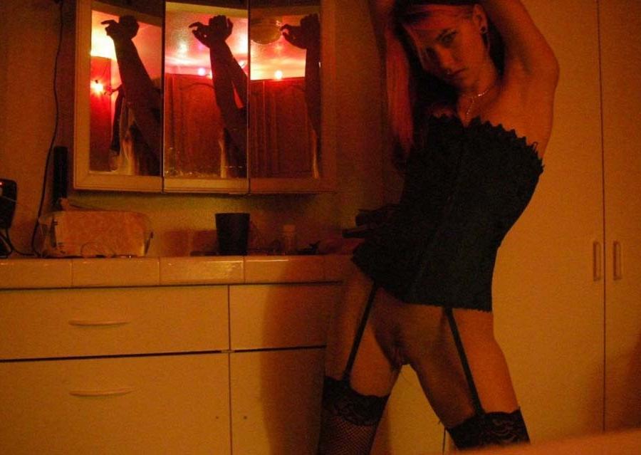 16P Emo slut in her hot lingerie