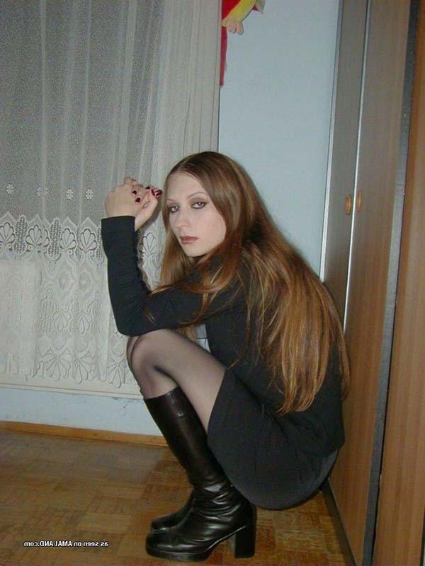16P Amateur kinky emo girlfriend's selfpics