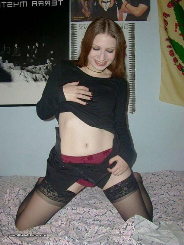 16P Amateur kinky emo girlfriend's selfpics