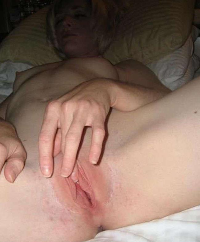 16P Chicks poking their moist and tight pussies