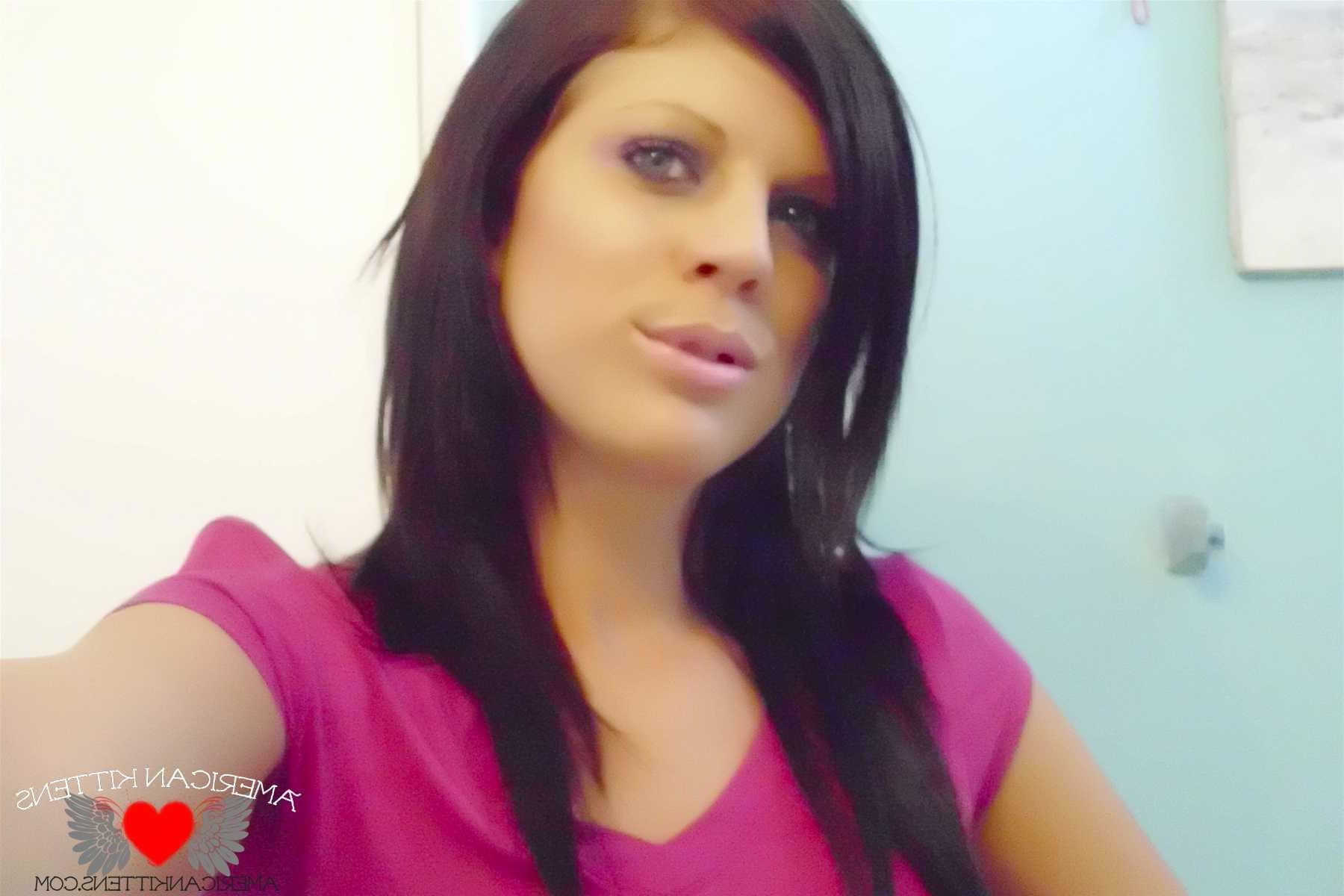 18P brittany self shot