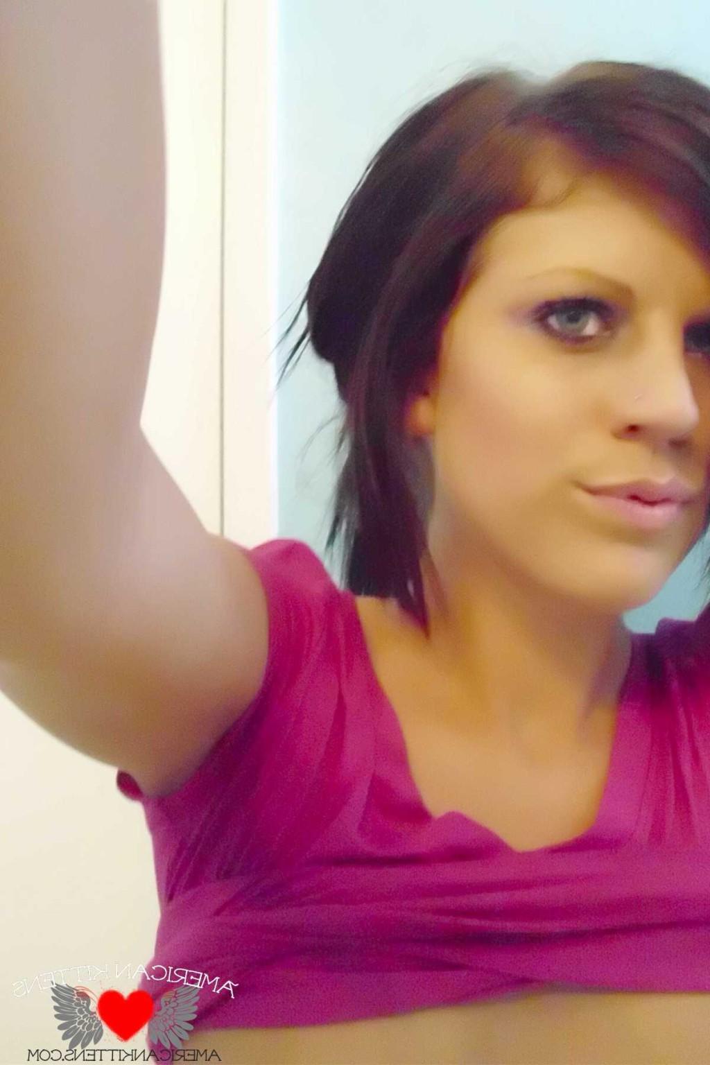 18P brittany self shot