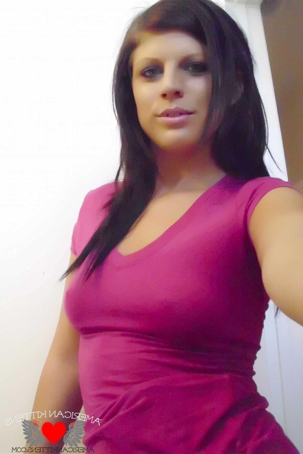 18P brittany self shot