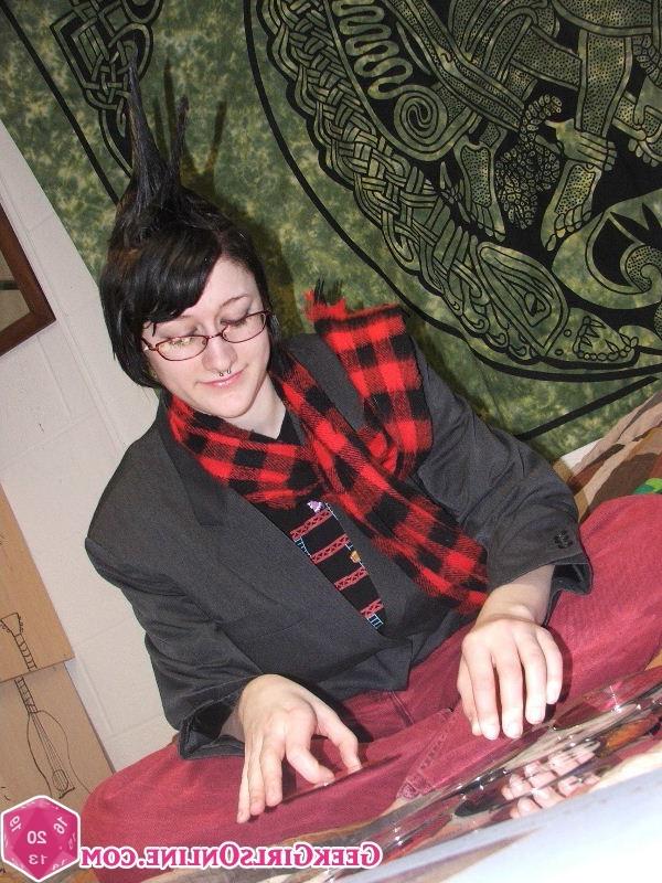 15P Emo nerdy geek girl