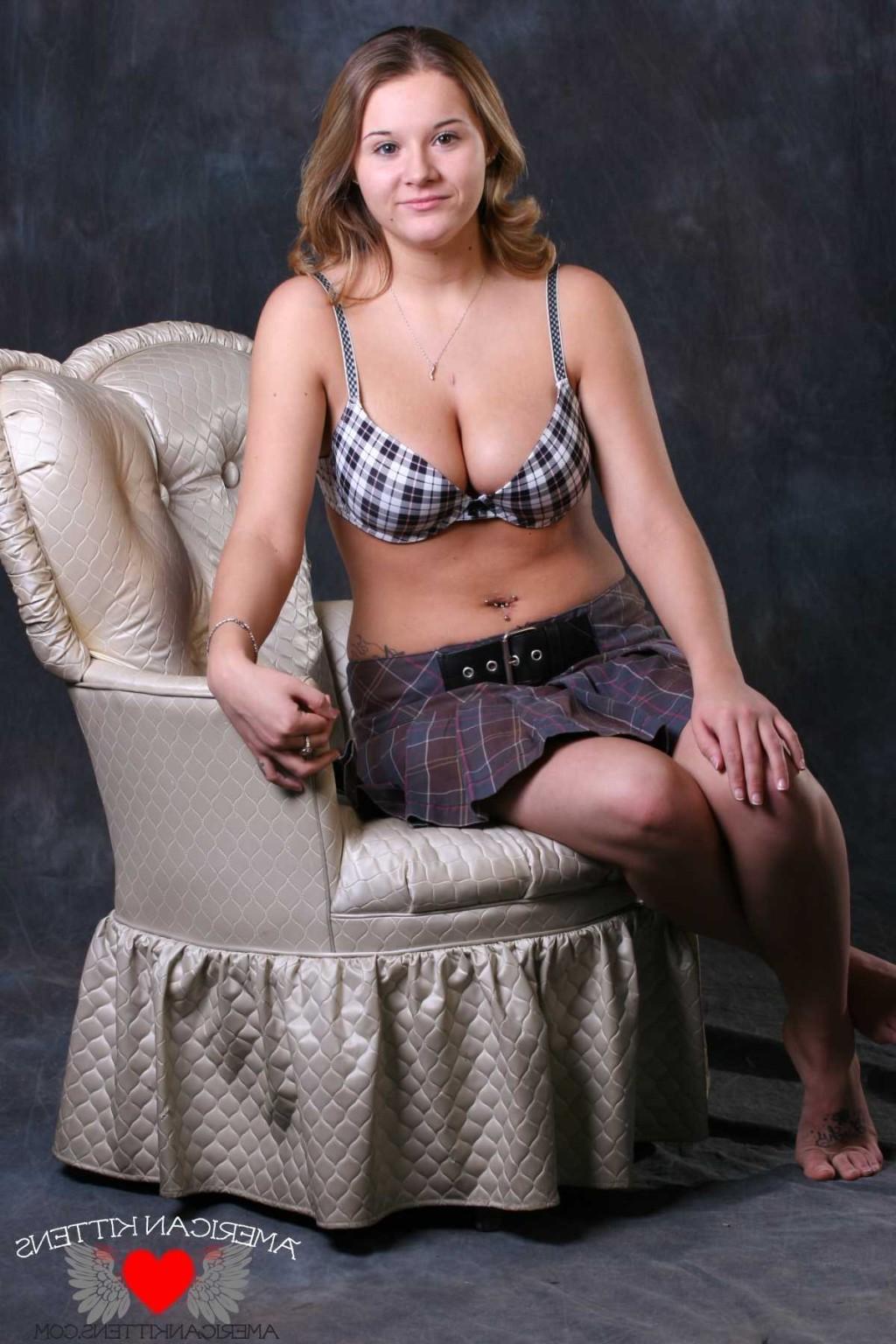 18P Amanda Green topless
