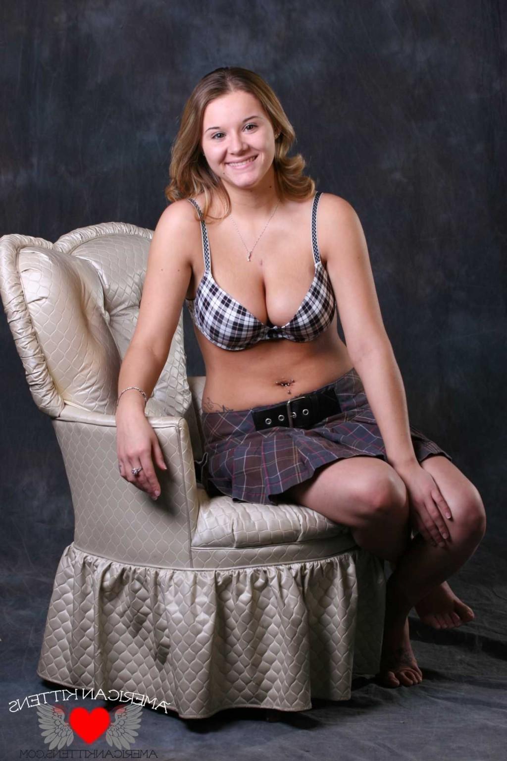 18P Amanda Green topless