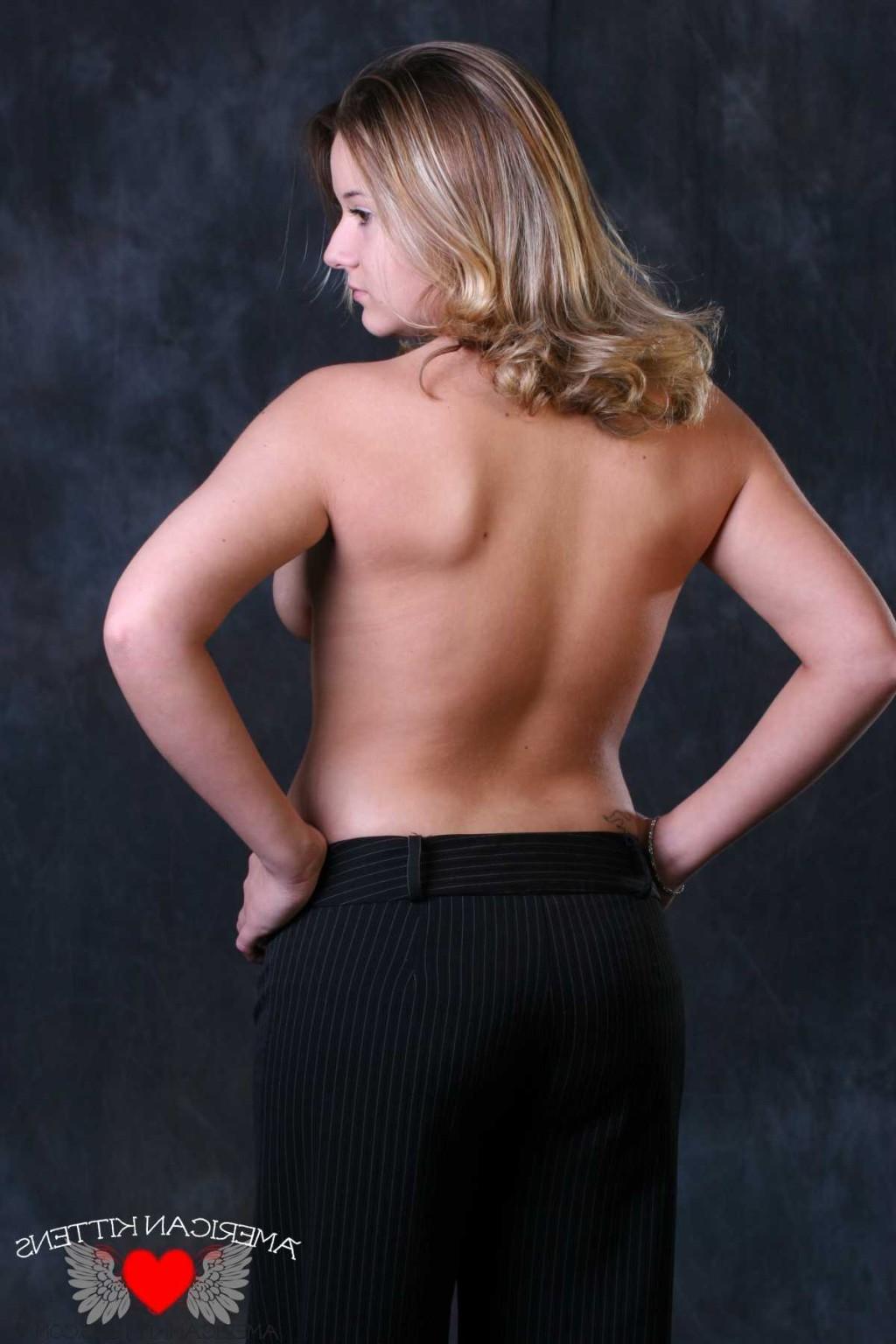 18P Amanda Green topless cotton boy shorts