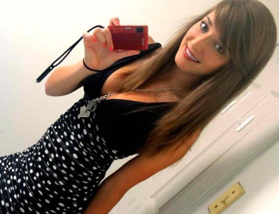 15P Picture set of hot amateur sexy non-nude babes 