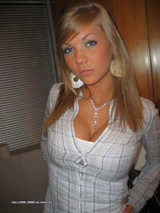 15P Picture set of hot amateur sexy non-nude babes 