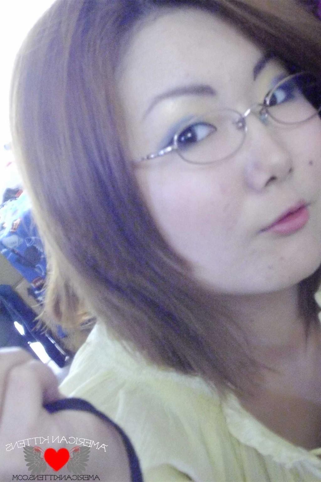18P chiyoko self shot pussy spread