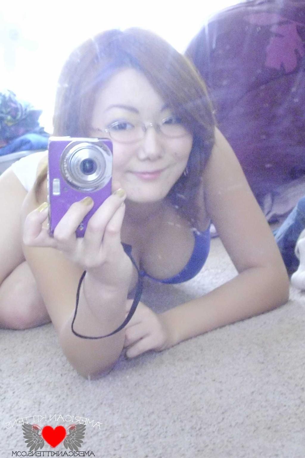 18P chiyoko self shot pussy spread