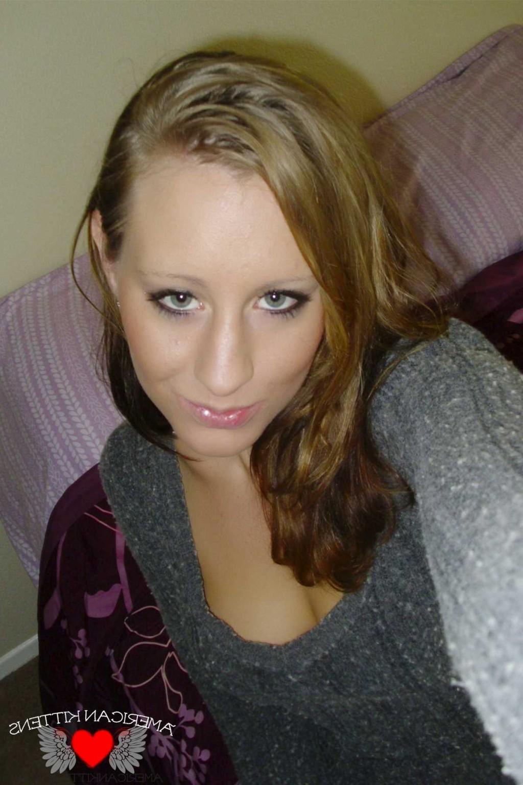18P Lizzy self shot titties