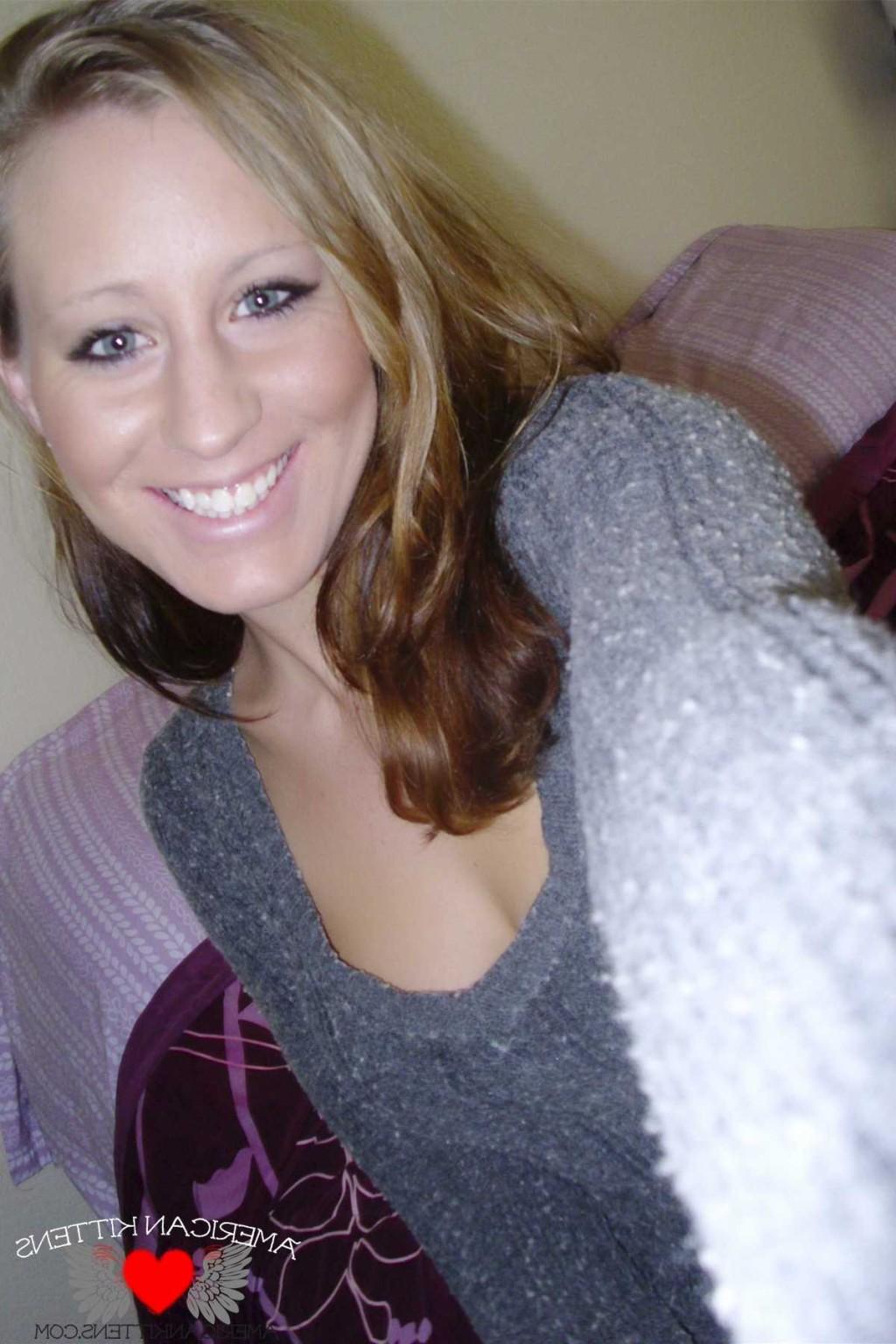 18P Lizzy self shot titties