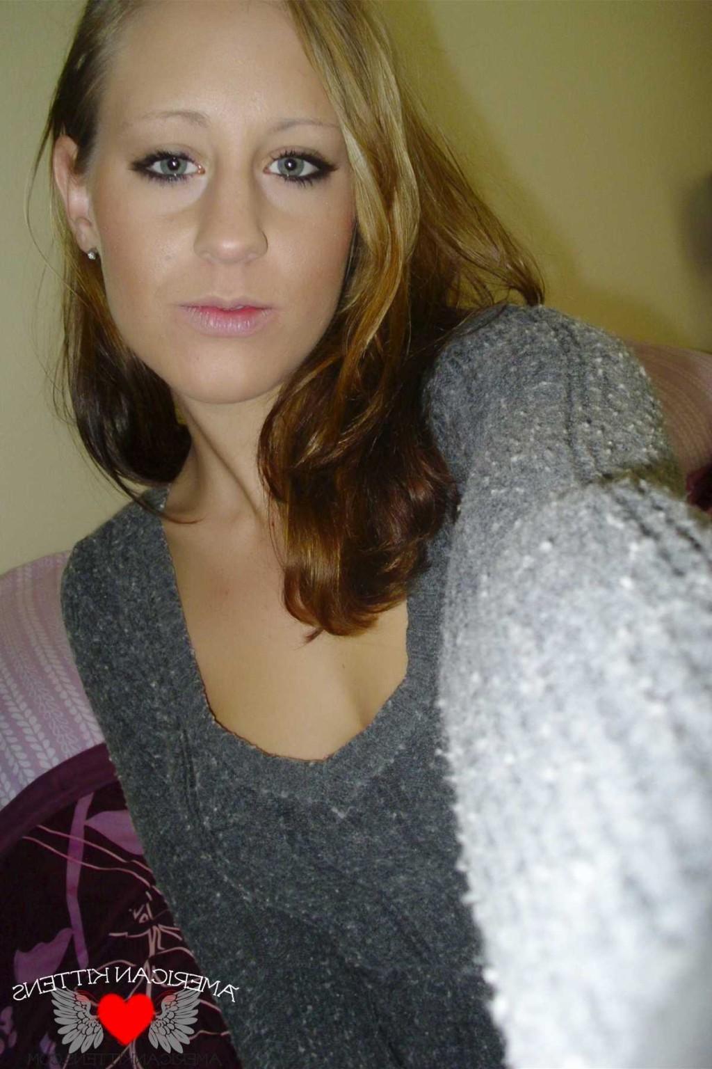18P Lizzy self shot titties