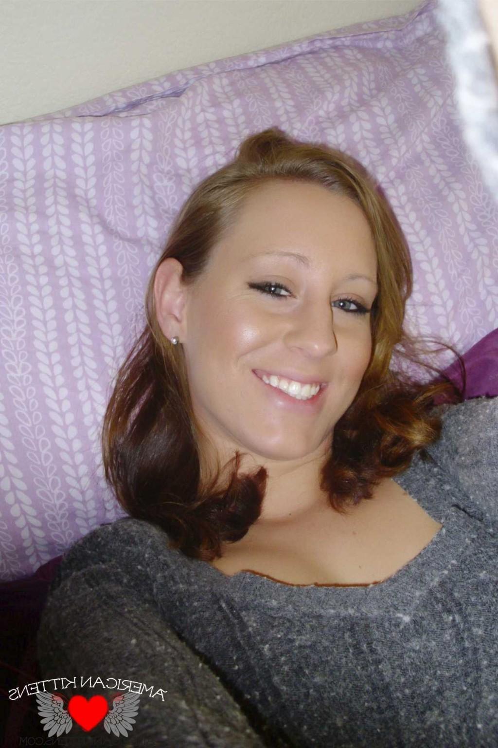 18P Lizzy self shot titties