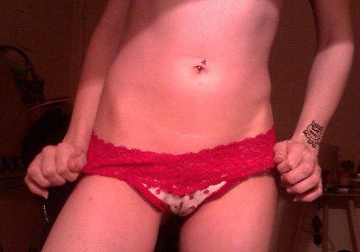 16P Photos of a girl naked in my room