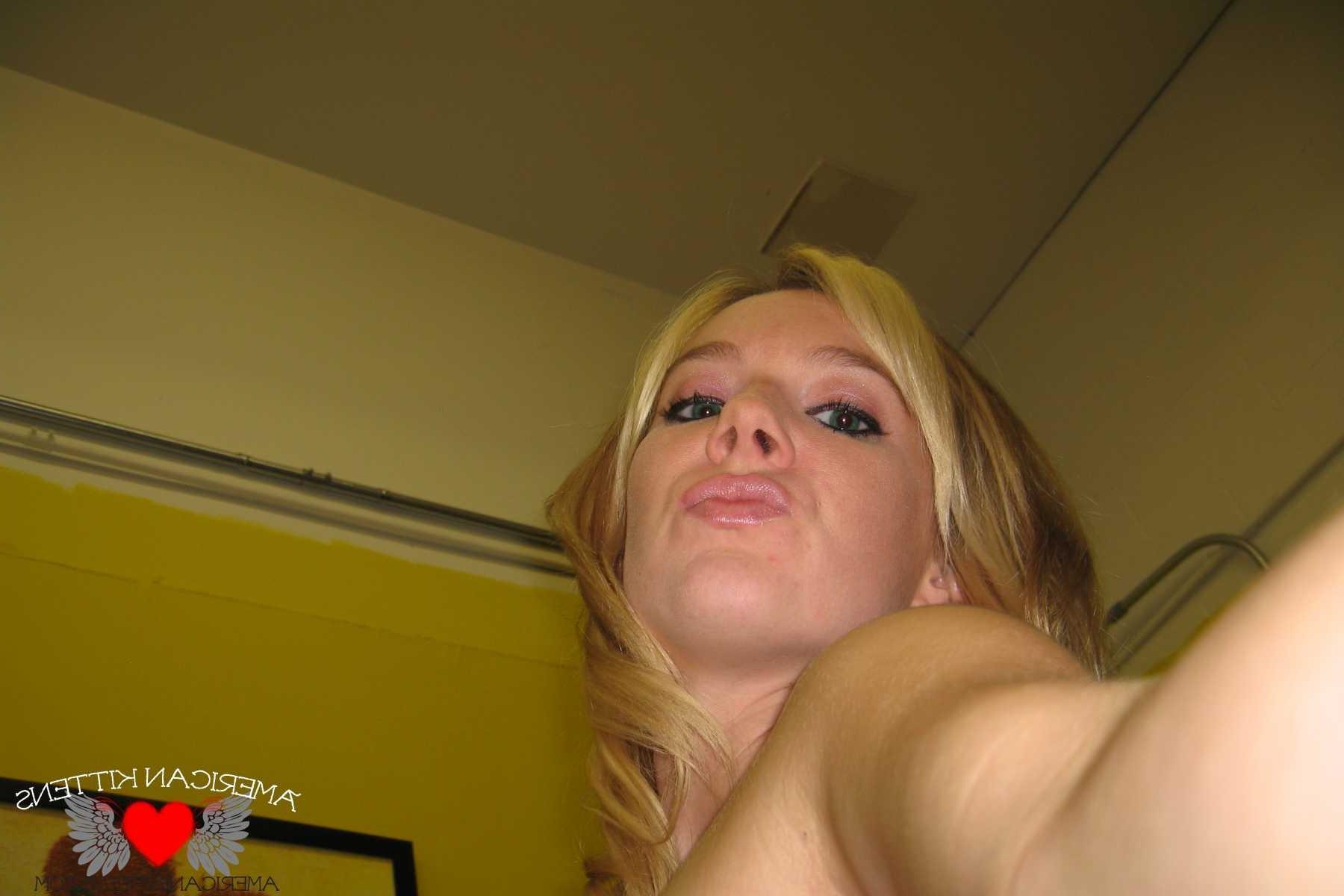 18P Dakota self pics