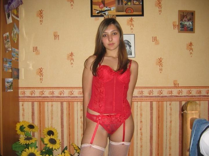 16P Hot Latina chicks posing naked