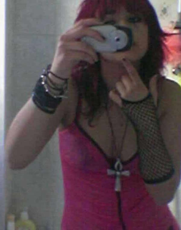 12P Emo chicks love to get kinky