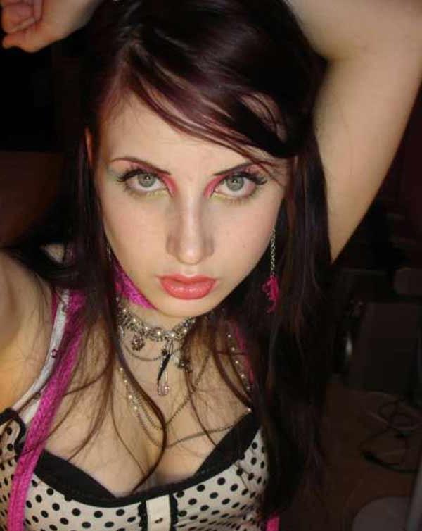 12P Emo chicks love to get kinky