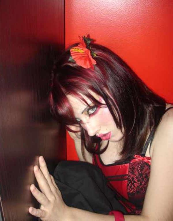 12P Emo chicks love to get kinky