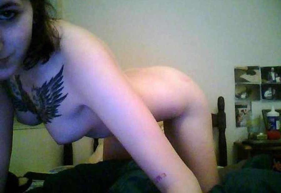 12P Emo chicks love to get kinky