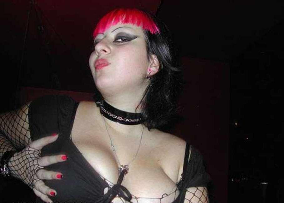 12P Emo chicks love to get kinky