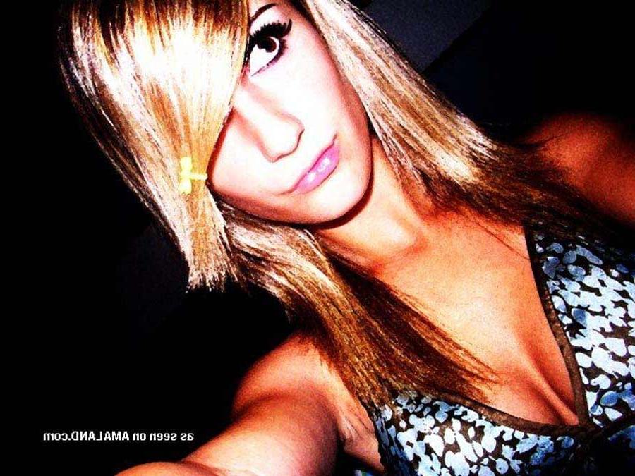 15P Sizzling hot photos of an emo babe