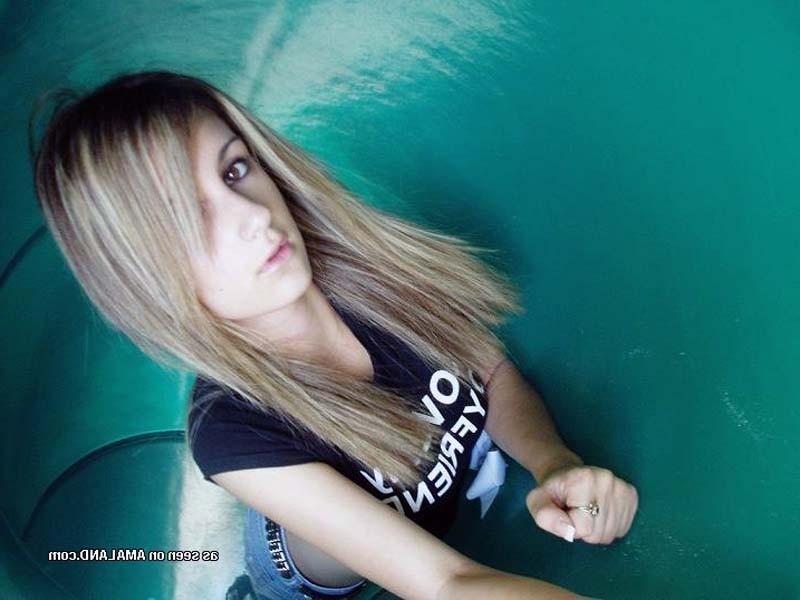 15P Sizzling hot photos of an emo babe