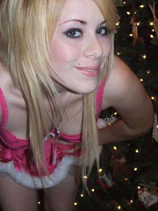 16P Hot closeup pictures of wet amateur snatch
