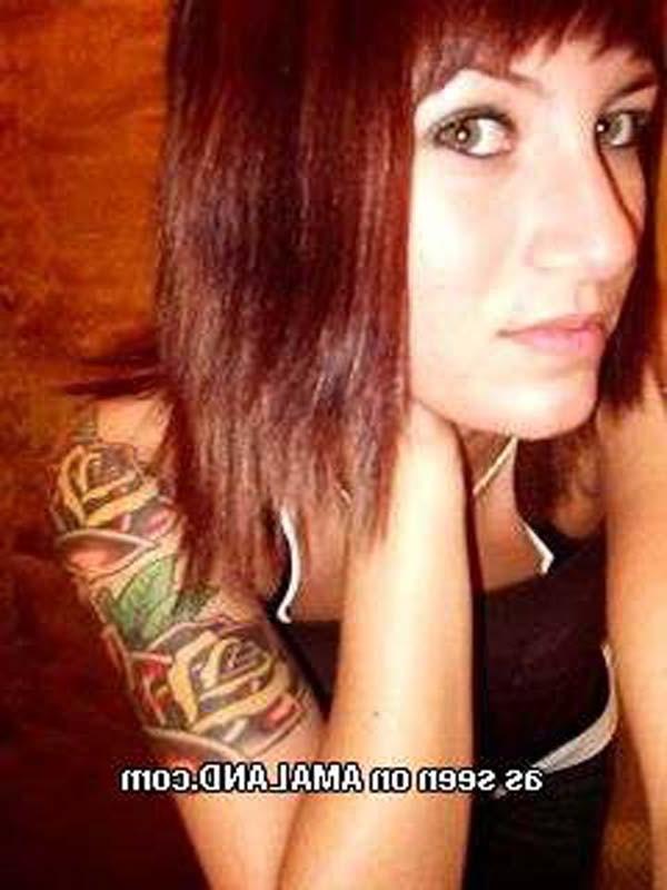 12P Beautiful Emo babes showing their bodies