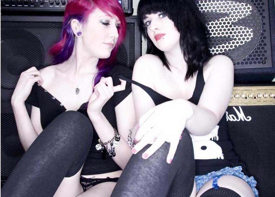 12P Beautiful Emo babes showing their bodies