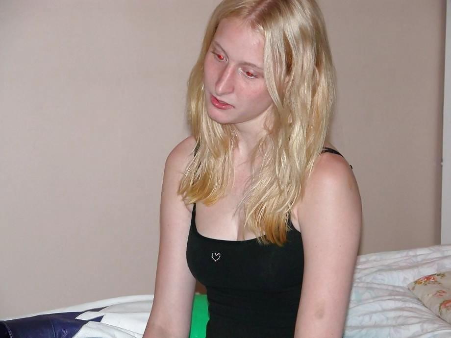 25P PIERCED BLONDE TEEN