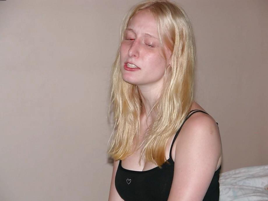 25P PIERCED BLONDE TEEN