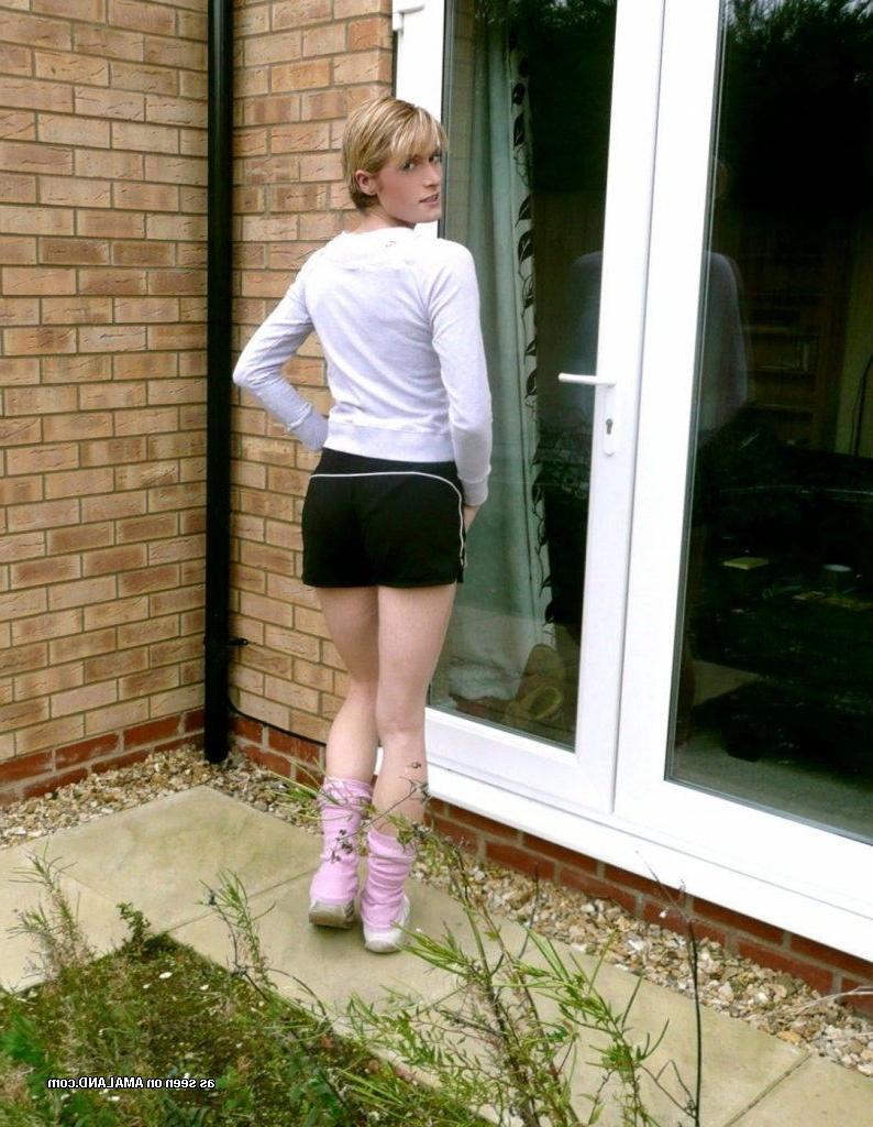 15P Amateur GF with amazing ass bends over for pussy and anal sex