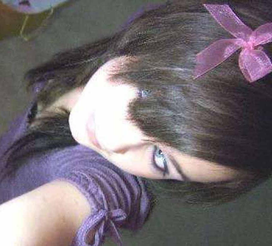 12P Emo chicks love to show the tattoos