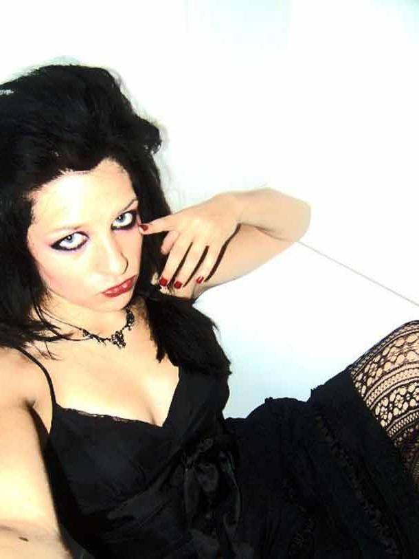 12P Emo chicks love to show the tattoos